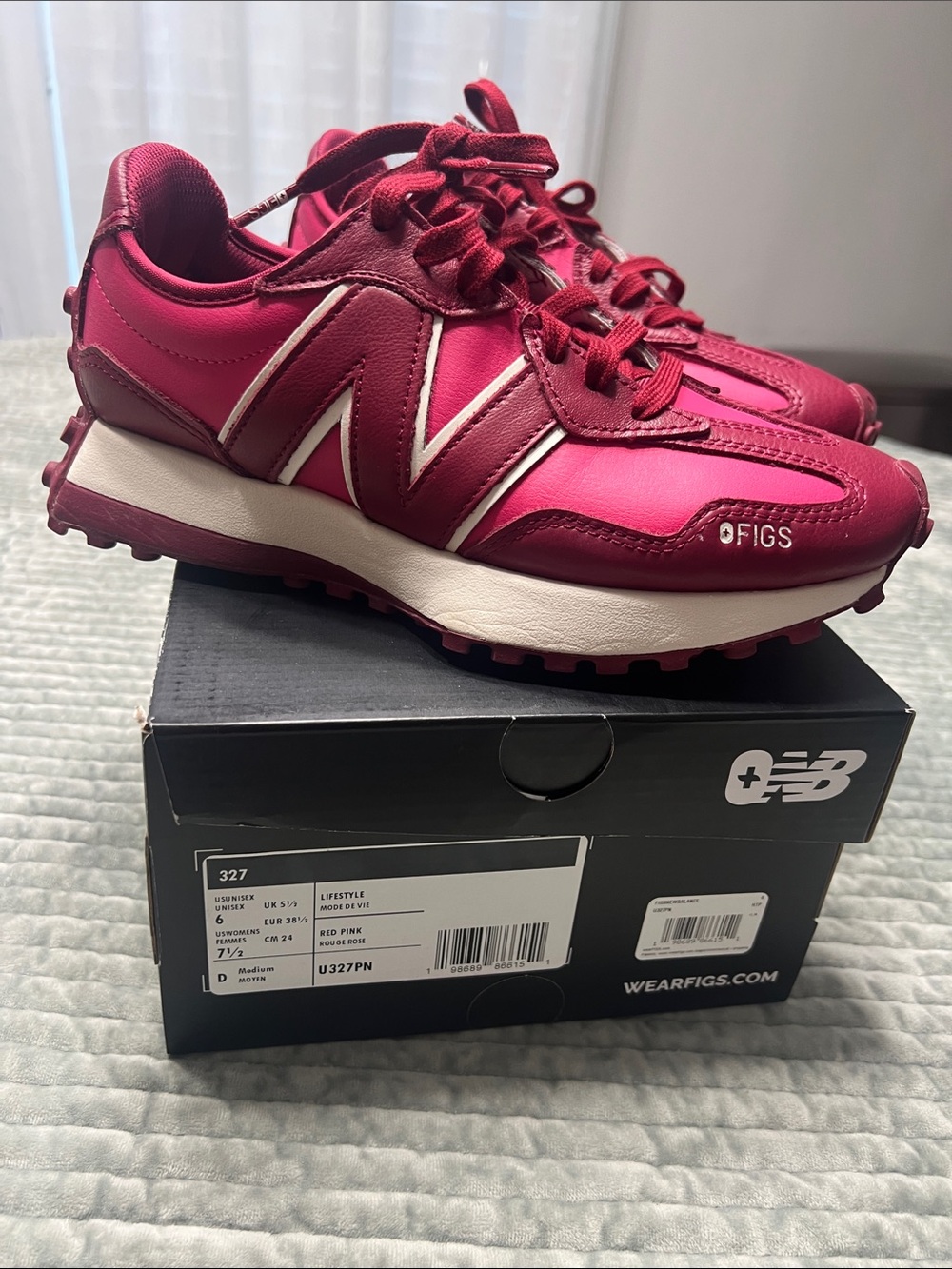 Figs New Balance 327 Sneakers